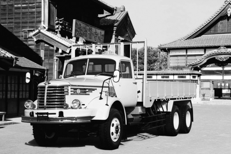 UD 6TW (1958) – dreiachsiger Zehntonner mit Sechszylinder-Zweitakter